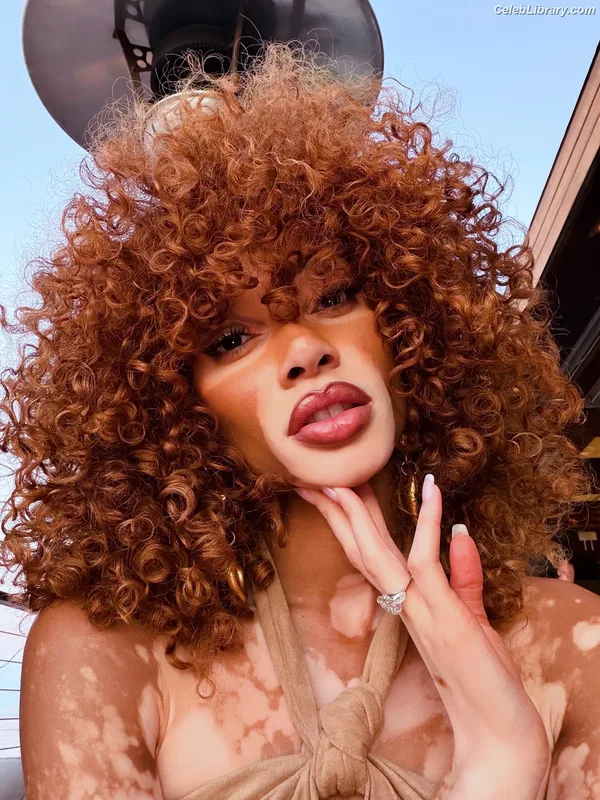 Winnie Harlow photo 7 of 56