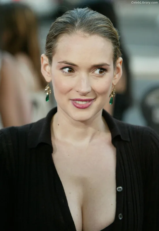 Winona Ryder photo 9 of 158