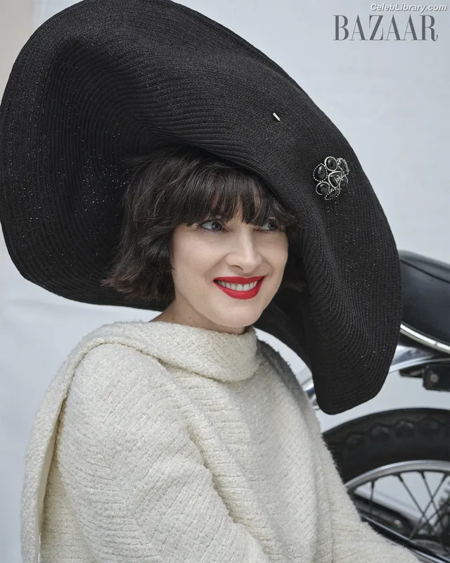 Winona Ryder photo 22 of 158