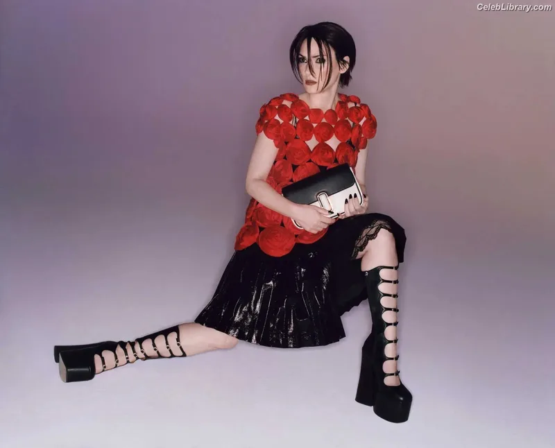 Winona Ryder photo 6 of 158