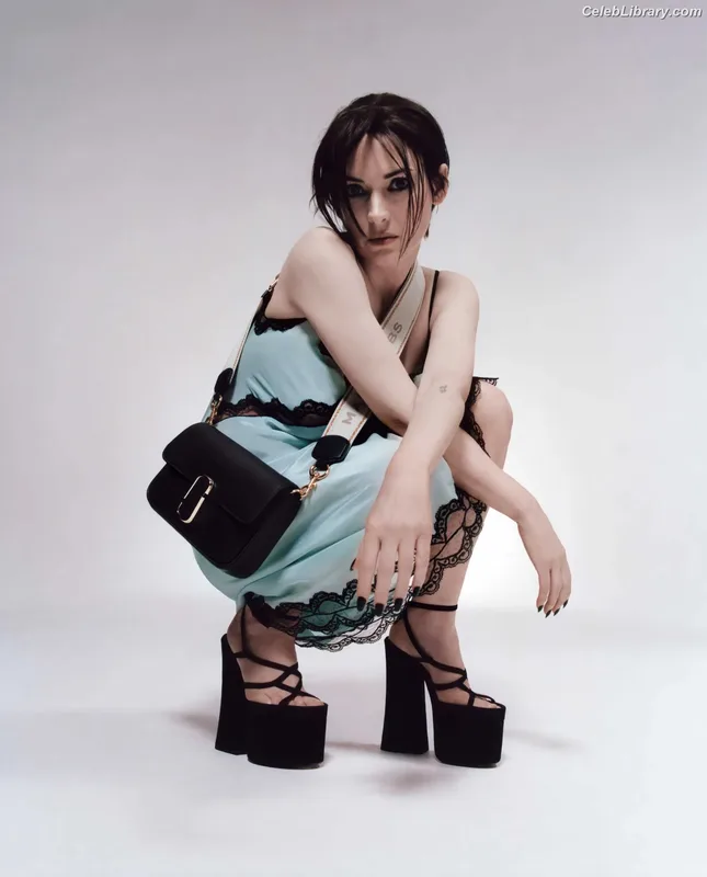 Winona Ryder photo 7 of 158