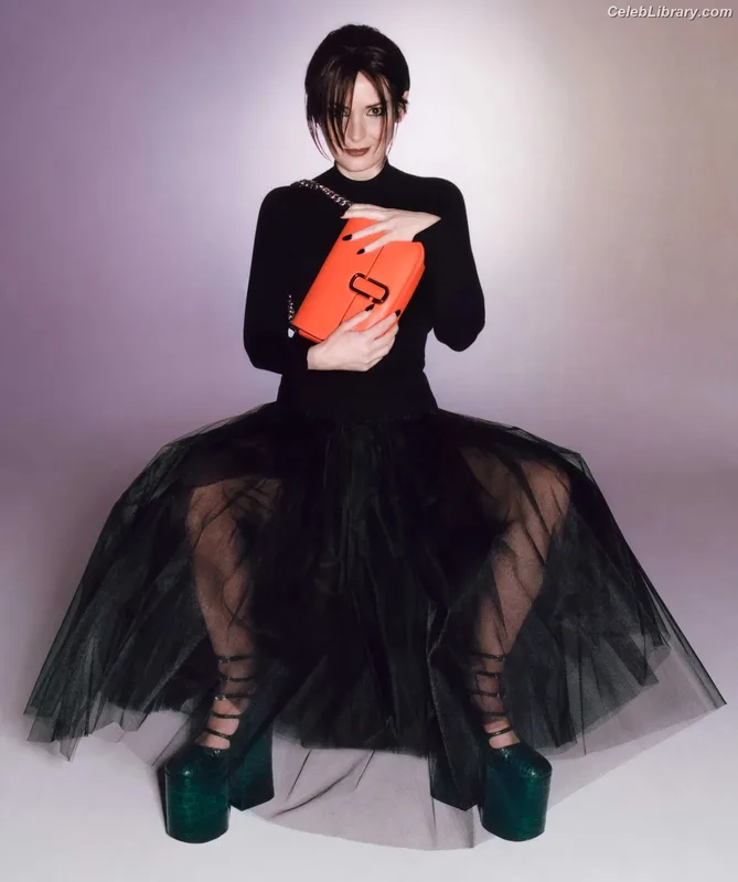 Winona Ryder photo 8 of 158