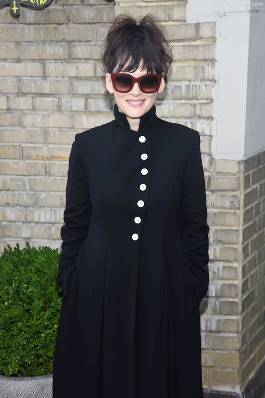 Winona Ryder photo 16 of 158