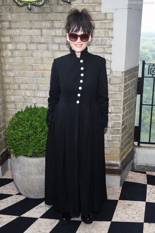 Winona Ryder photo 17 of 158