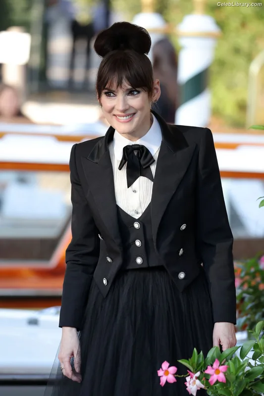 Winona Ryder photo 19 of 158