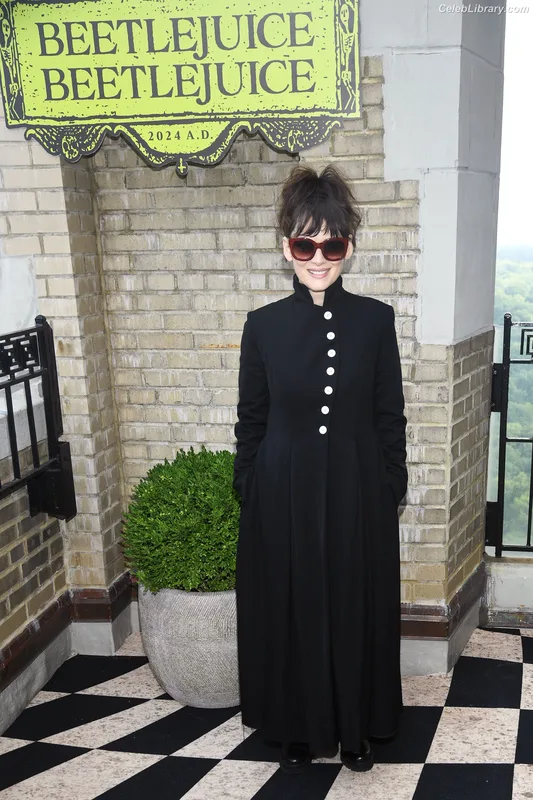 Winona Ryder photo 21 of 158