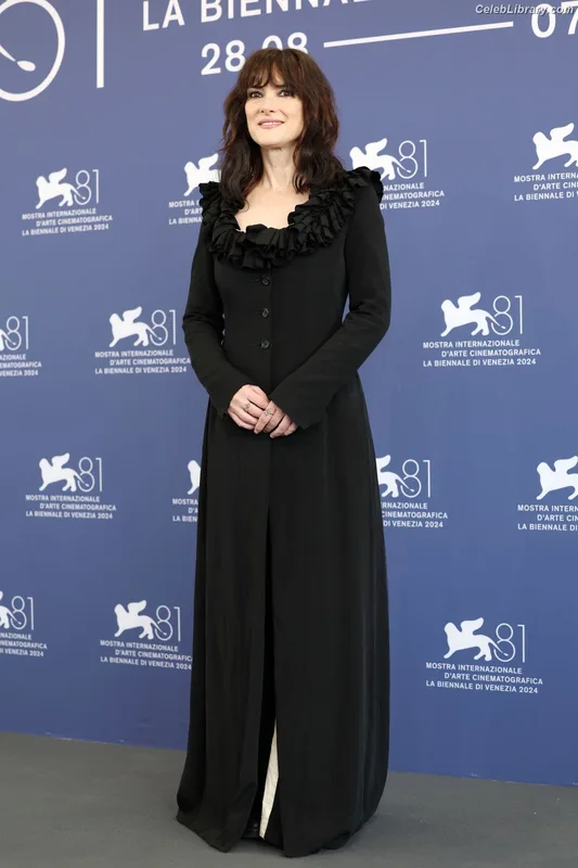 Winona Ryder photo 23 of 158