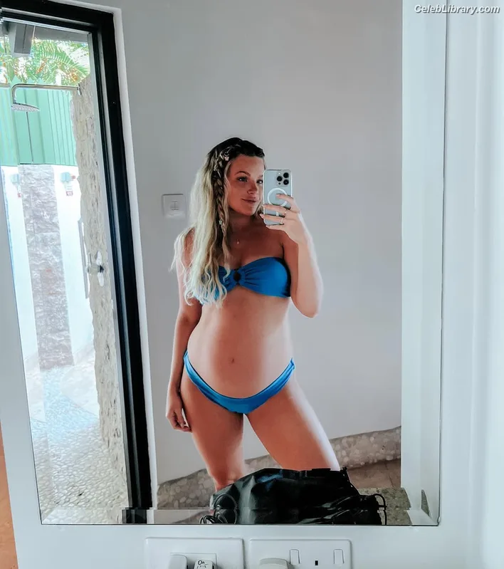 Witney Carson photo 9 of 86