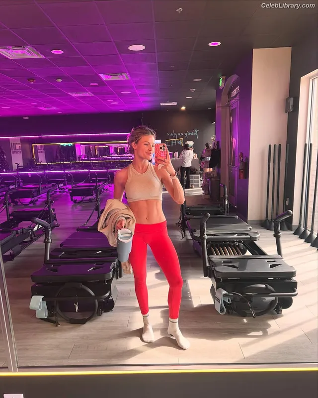 Witney Carson photo 15 of 86