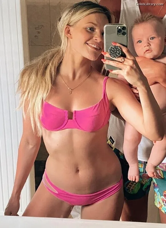 Witney Carson photo 20 of 86
