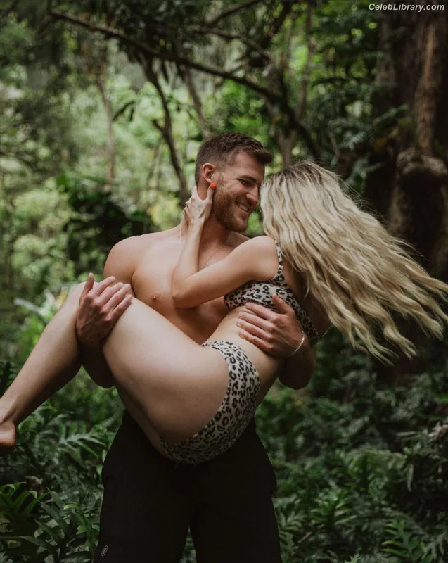 Witney Carson photo 21 of 86