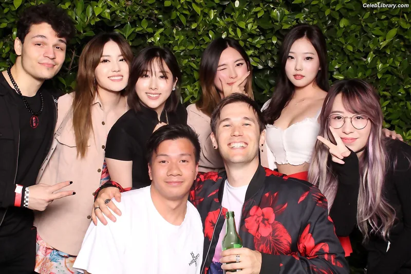 xChocobars photo 7 of 762