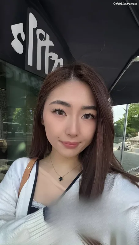 xChocobars photo 6 of 762