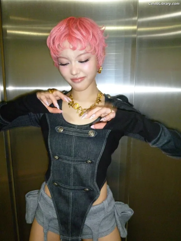 XG (Kpop) photo 19 of 3042