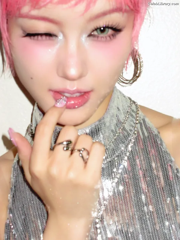 XG (Kpop) photo 1 of 3042