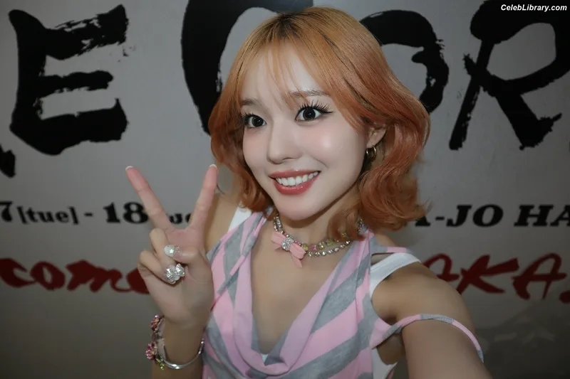 XG (Kpop) photo 1 of 3042