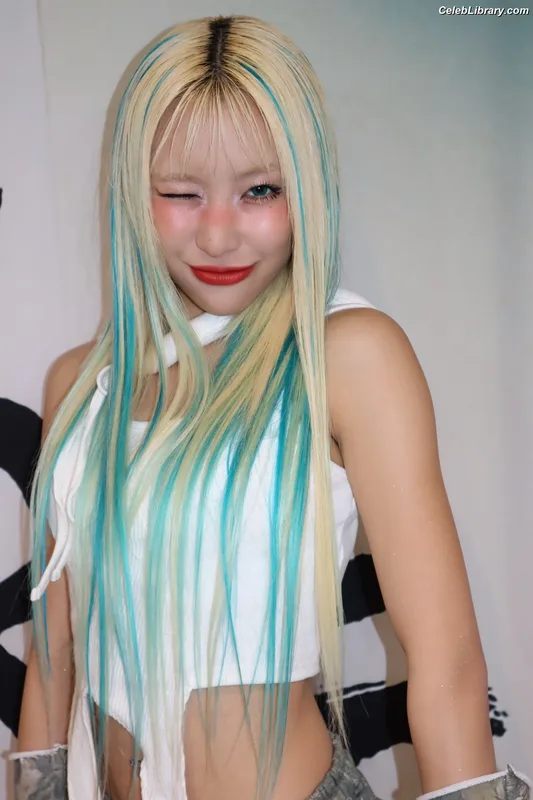 XG (Kpop) photo 20 of 3042
