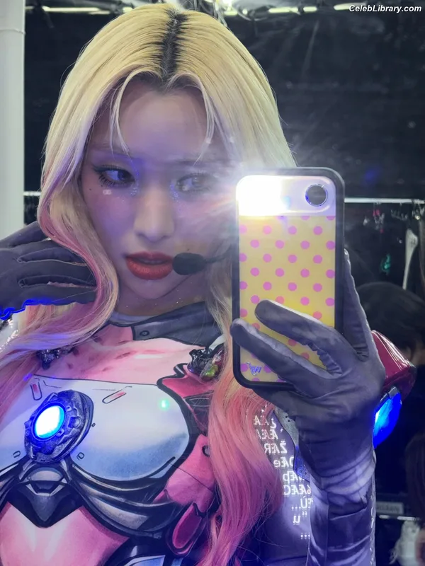 XG (Kpop) photo 1 of 3042