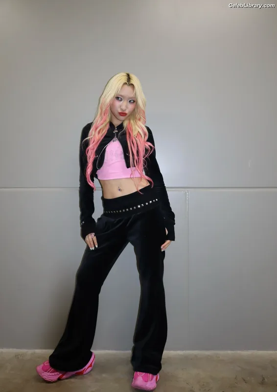 XG (Kpop) photo 2 of 3042