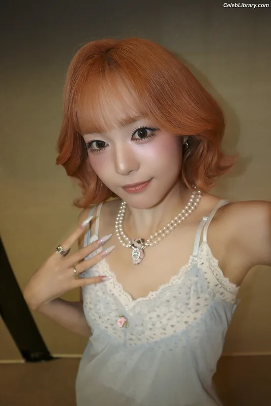 XG (Kpop) photo 3 of 3042