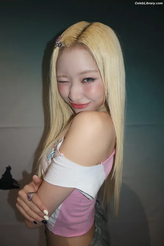 XG (Kpop) photo 4 of 3042