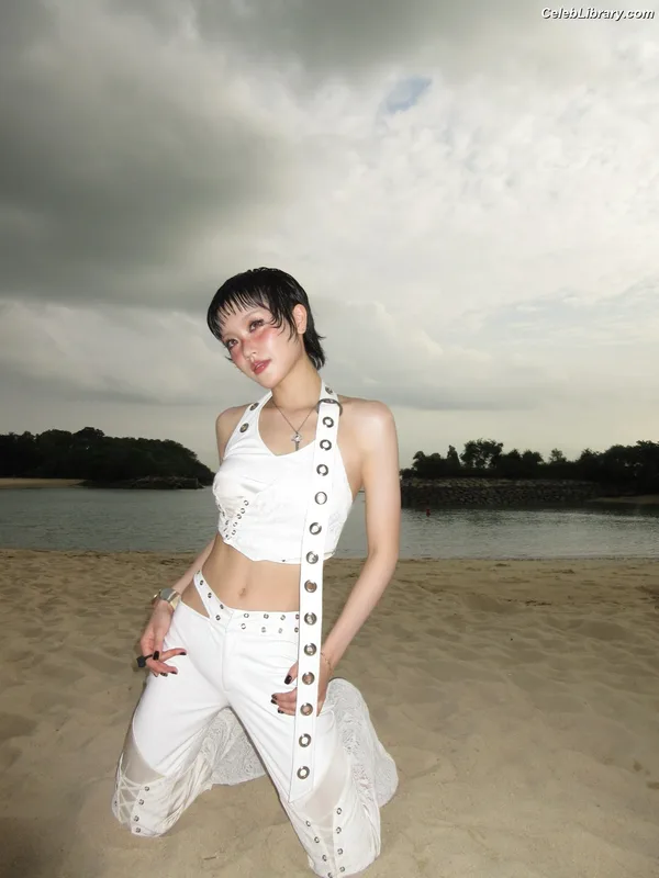 XG (Kpop) photo 1 of 3042