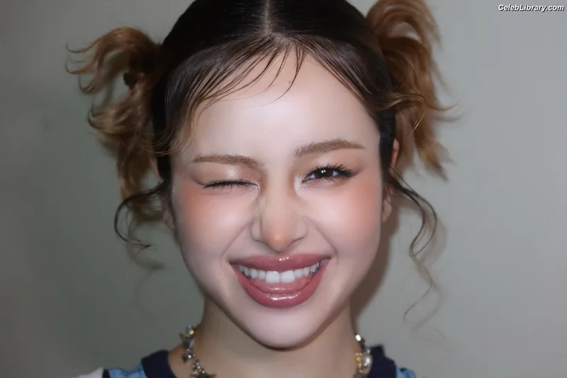 XG (Kpop) photo 12 of 3042
