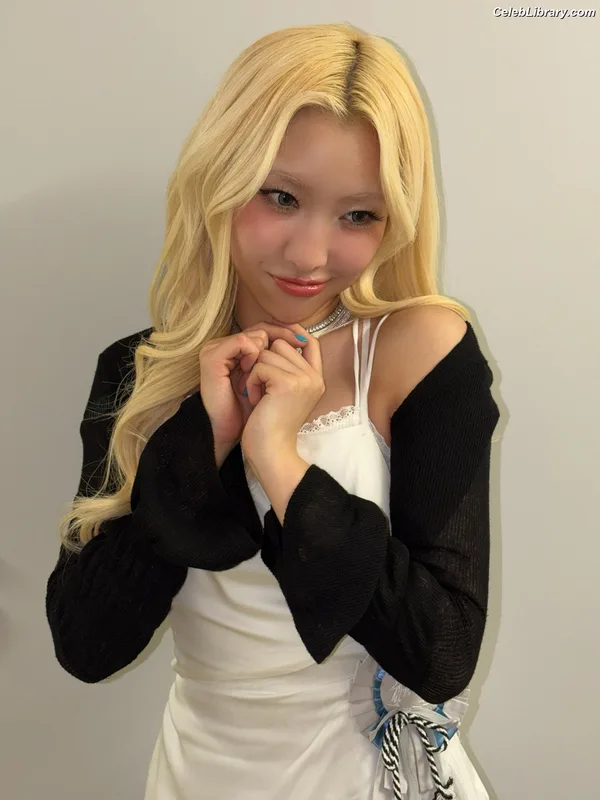 XG (Kpop) photo 22 of 3042