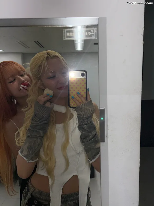 XG (Kpop) photo 3 of 3042