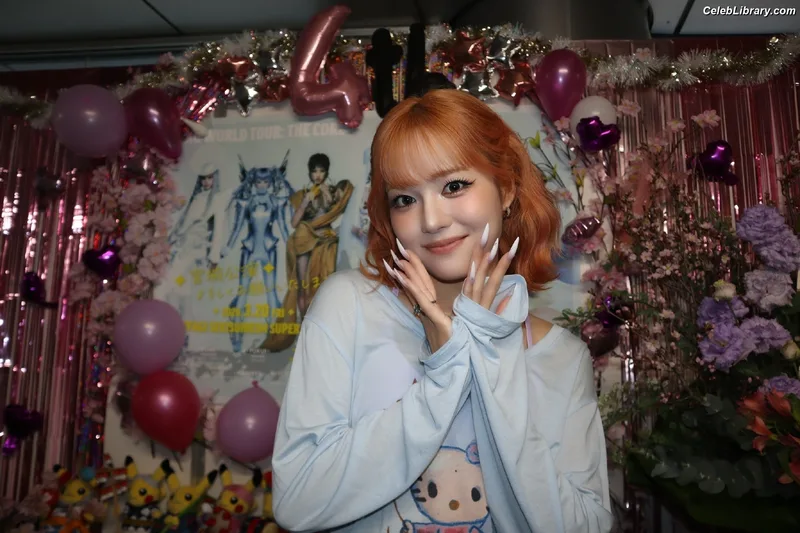 XG (Kpop) photo 1 of 3042