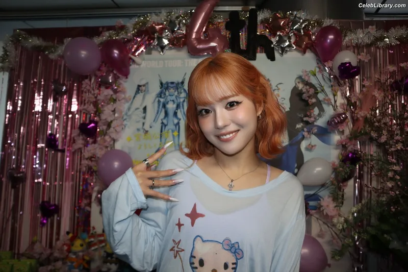 XG (Kpop) photo 2 of 3042
