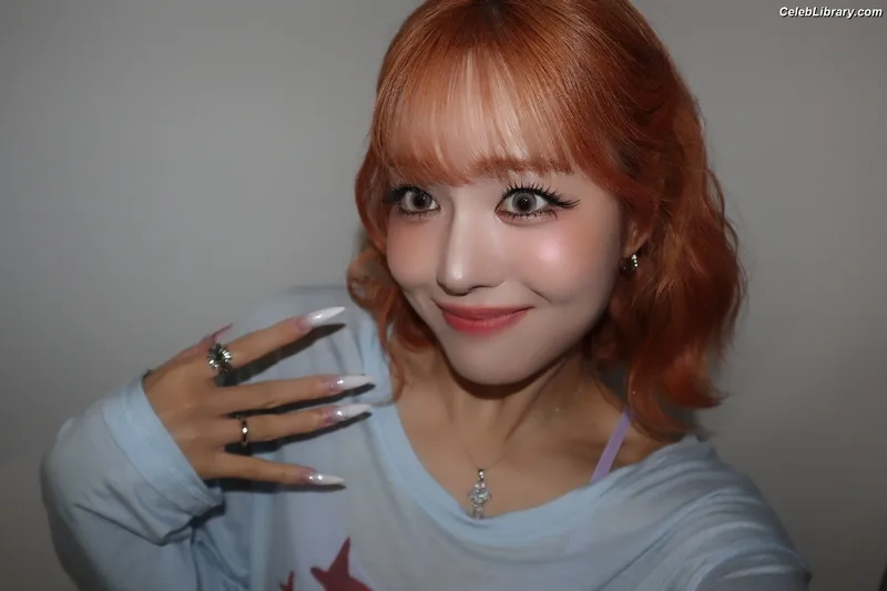 XG (Kpop) photo 3 of 3042