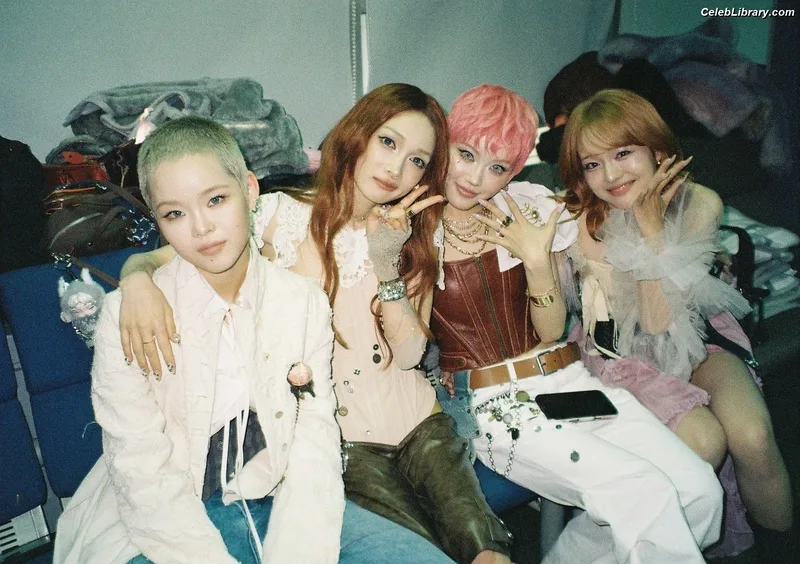 XG (Kpop) photo 1 of 3042