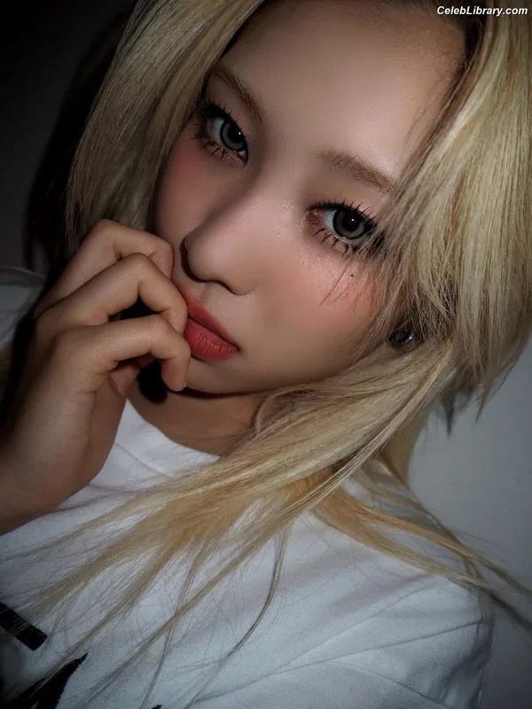XG (Kpop) photo 3 of 3042