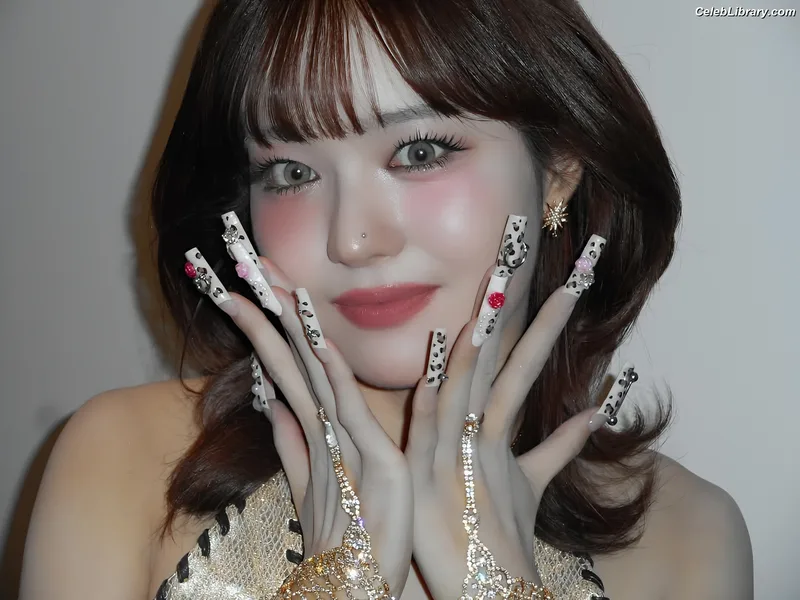 XG (Kpop) photo 8 of 3042
