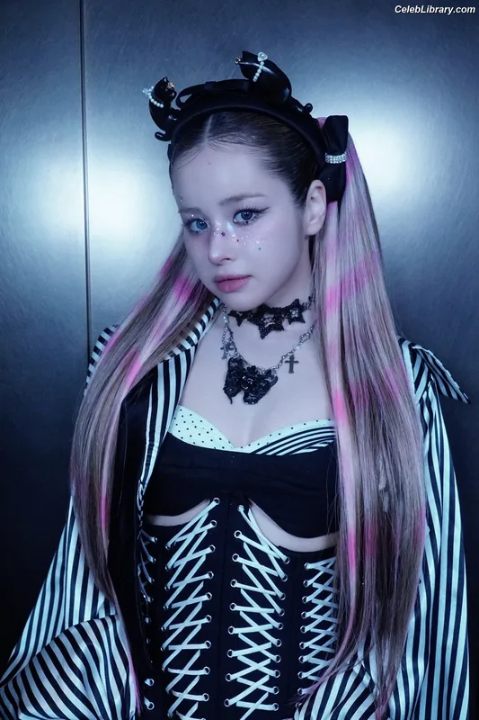 XG (Kpop) photo 15 of 3042
