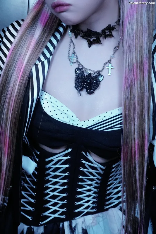 XG (Kpop) photo 19 of 3042