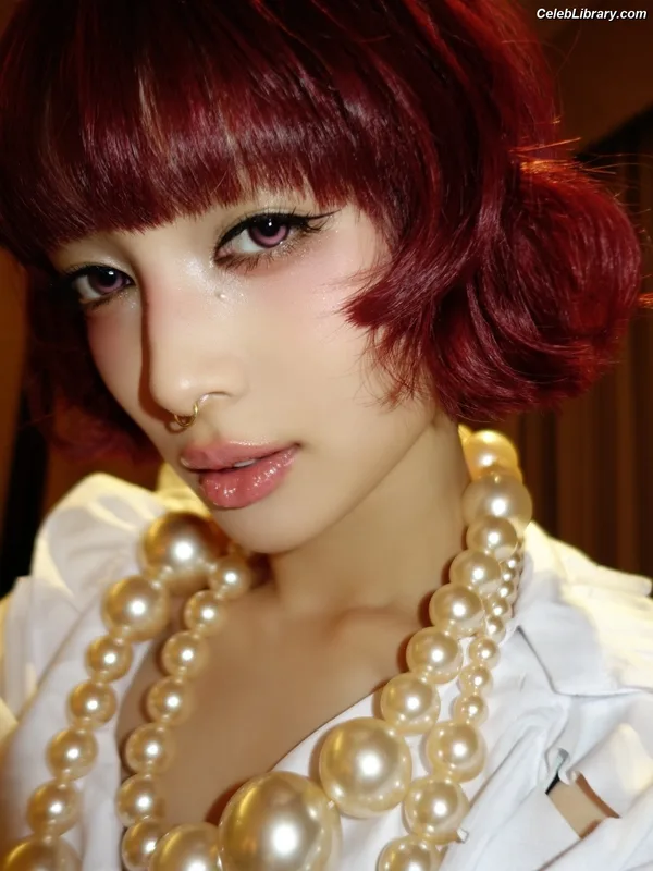 XG (Kpop) photo 1 of 3042