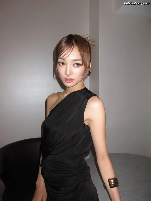 XG (Kpop) photo 1 of 3042