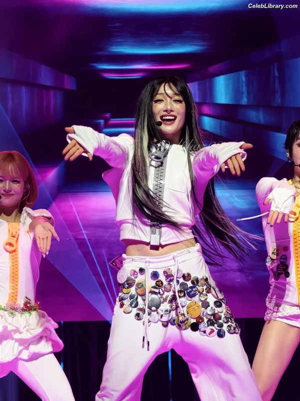 XG (Kpop) photo 20 of 3042