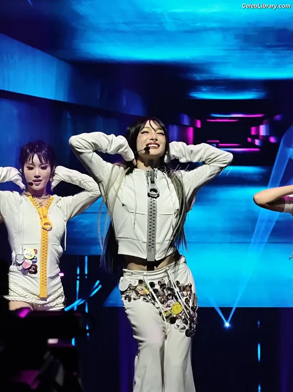 XG (Kpop) photo 2 of 3042