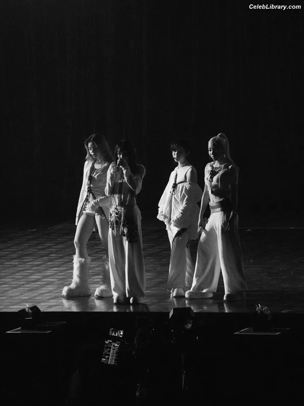 XG (Kpop) photo 1 of 3042