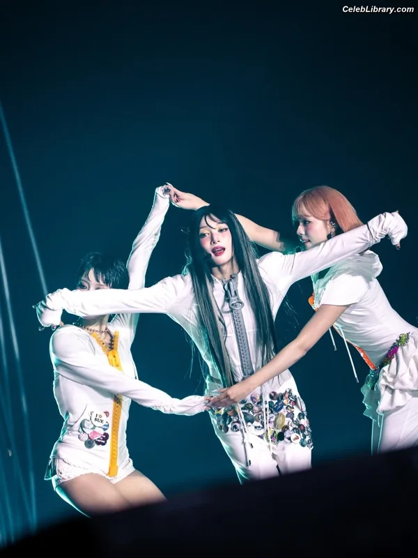 XG (Kpop) photo 3 of 3042