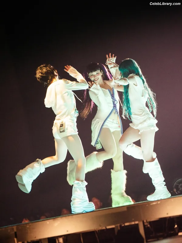 XG (Kpop) photo 18 of 3042