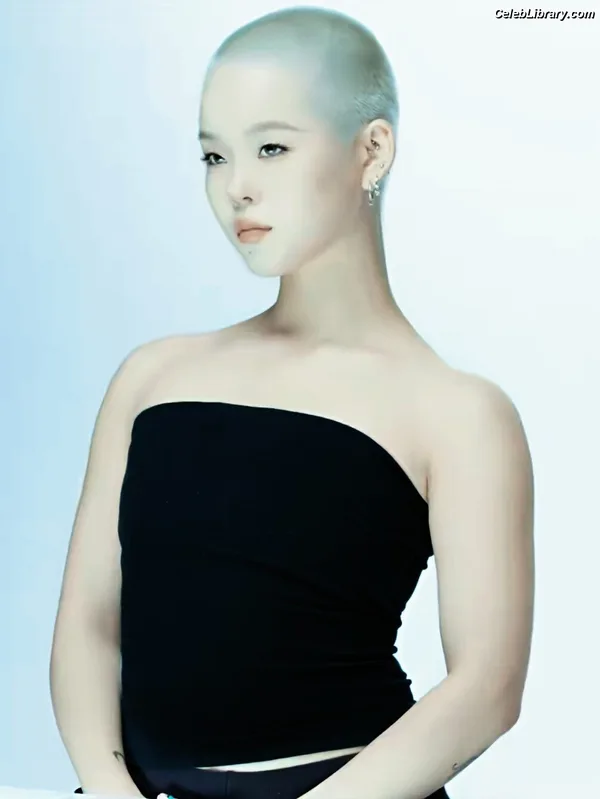 XG (Kpop) photo 1 of 3042