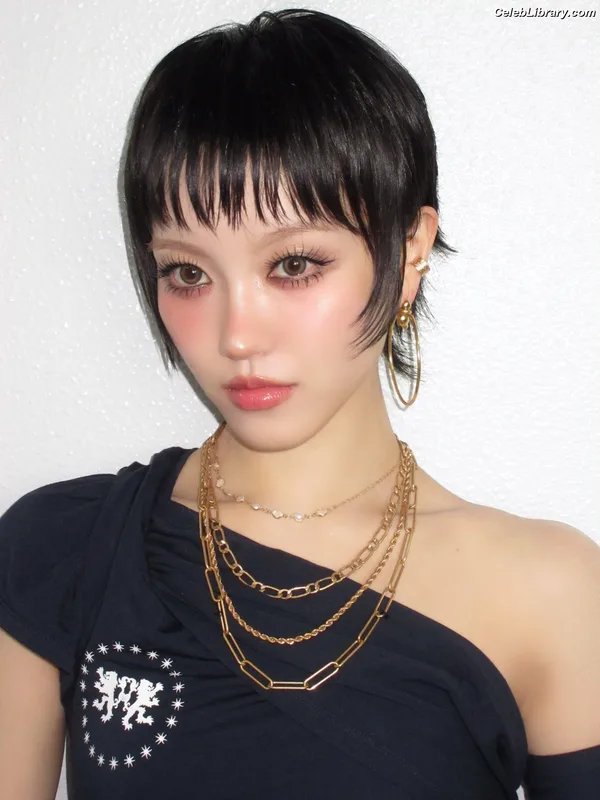 XG (Kpop) photo 1 of 3042