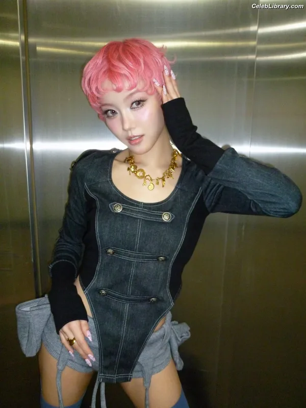 XG (Kpop) photo 4 of 3042