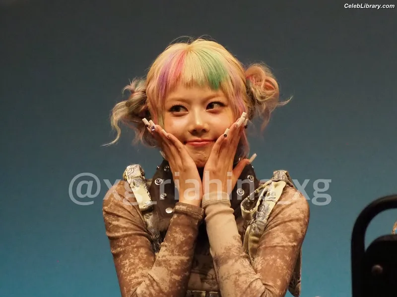 XG (Kpop) photo 1 of 3042