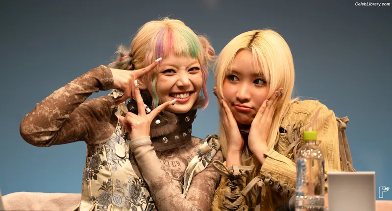 XG (Kpop) photo 1 of 3042