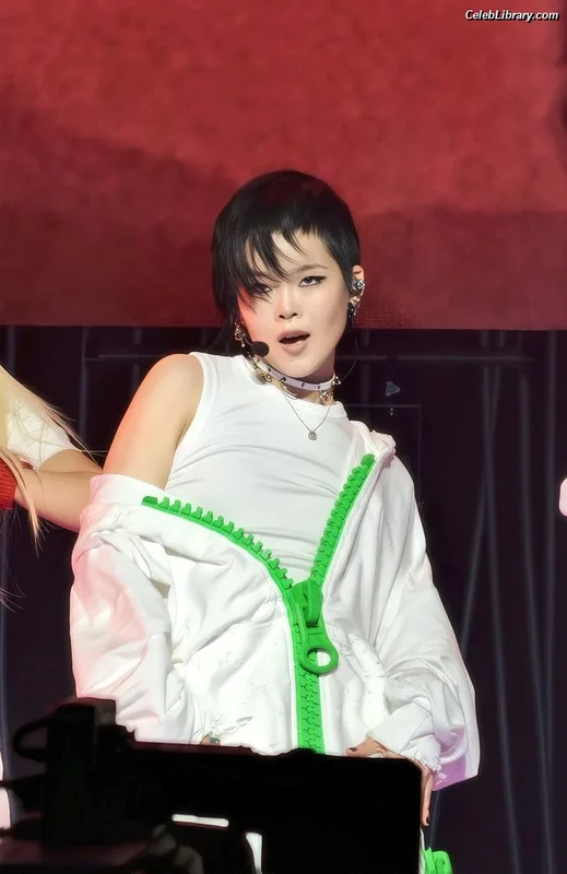 XG (Kpop) photo 2 of 3042
